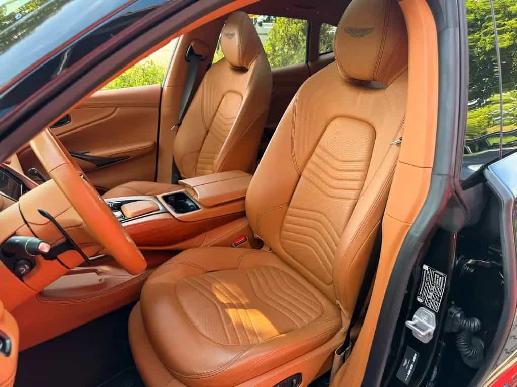 Aston Martin DBX - 1.dt. Hd - Neuzustand - 20tkm 10/2020-photo-13