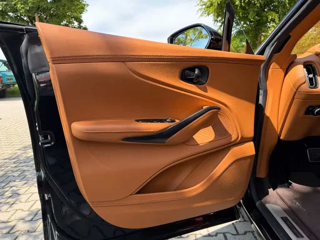 Aston Martin DBX - 1.dt. Hd - Neuzustand - 20tkm 10/2020-photo-14