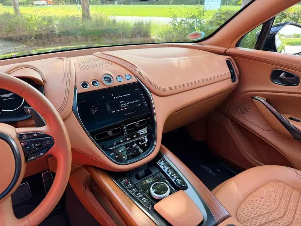 Aston Martin DBX - 1.dt. Hd - Neuzustand - 20tkm 10/2020-photo-16