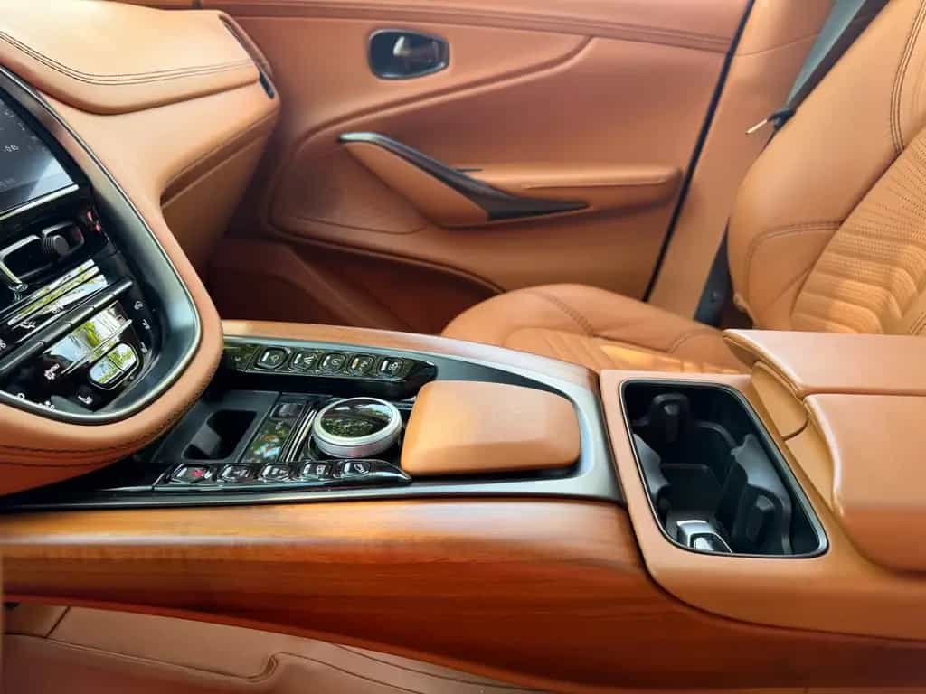 Aston Martin DBX - 1.dt. Hd - Neuzustand - 20tkm 10/2020-photo-20