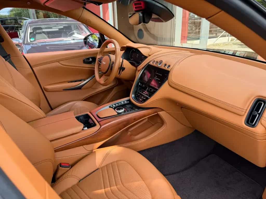Aston Martin DBX - 1.dt. Hd - Neuzustand - 20tkm 10/2020-photo-29