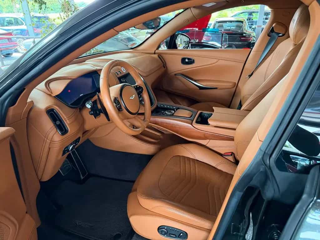 Aston Martin DBX - 1.dt. Hd - Neuzustand - 20tkm 10/2020-photo-40