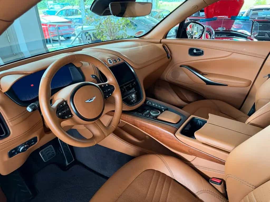 Aston Martin DBX - 1.dt. Hd - Neuzustand - 20tkm 10/2020-photo-41