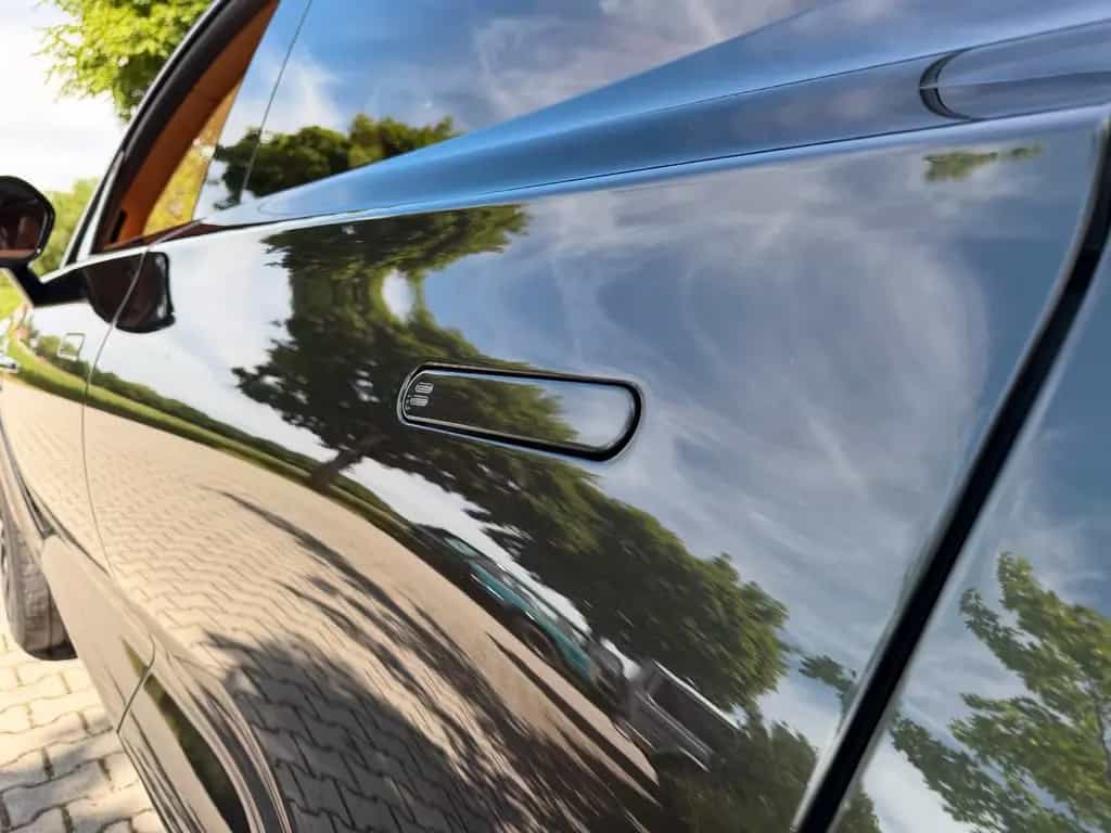 Aston Martin DBX - 1.dt. Hd - Neuzustand - 20tkm 10/2020-photo-5