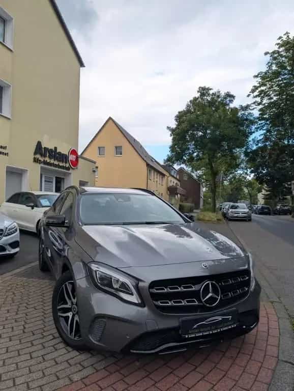 Mercedes-Benz GLA 200 AUTOMATIK, Scheck.heft. gepflegt 06/2017-photo-0