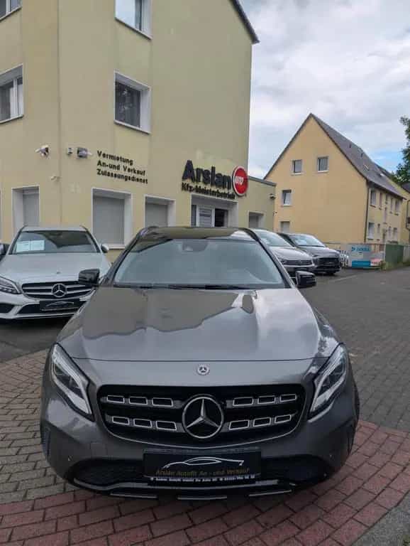 Mercedes-Benz GLA 200 AUTOMATIK, Scheck.heft. gepflegt 06/2017-photo-1