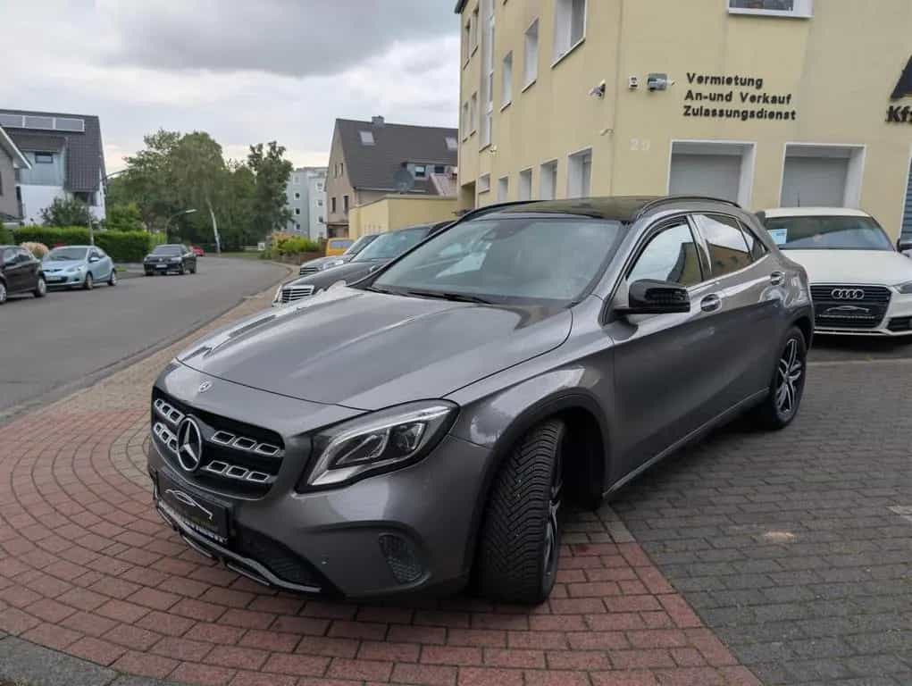 Mercedes-Benz GLA 200 AUTOMATIK, Scheck.heft. gepflegt 06/2017-photo-2