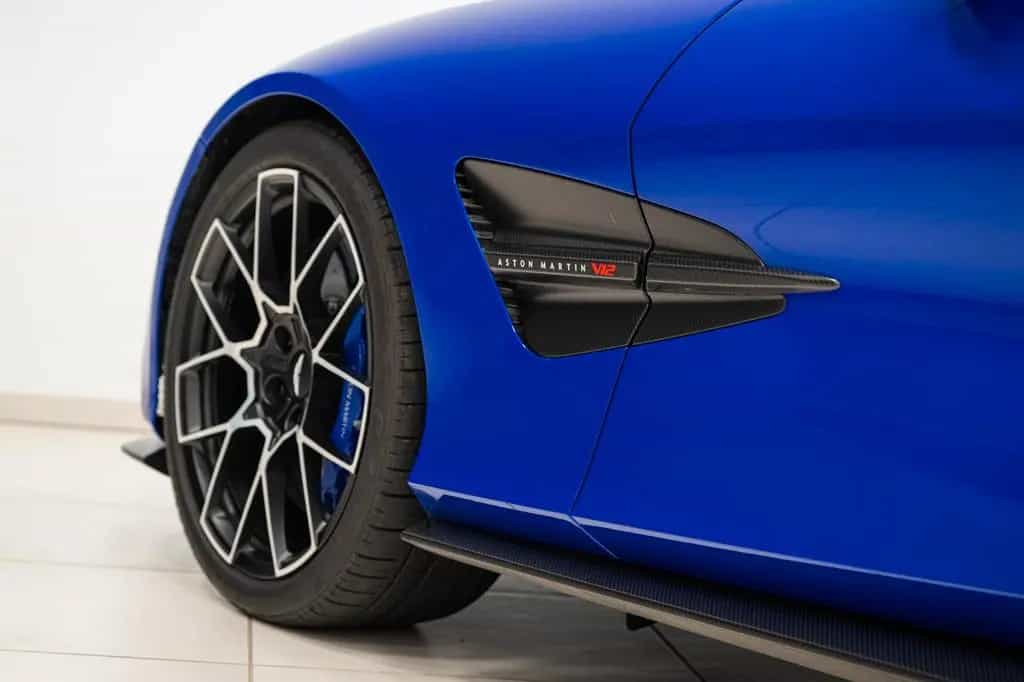 Aston Martin Vanquish Volante Full Options Titanium Exhaust 06/2025-photo-11