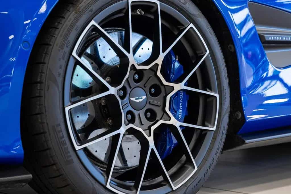 Aston Martin Vanquish Volante Full Options Titanium Exhaust 06/2025-photo-19