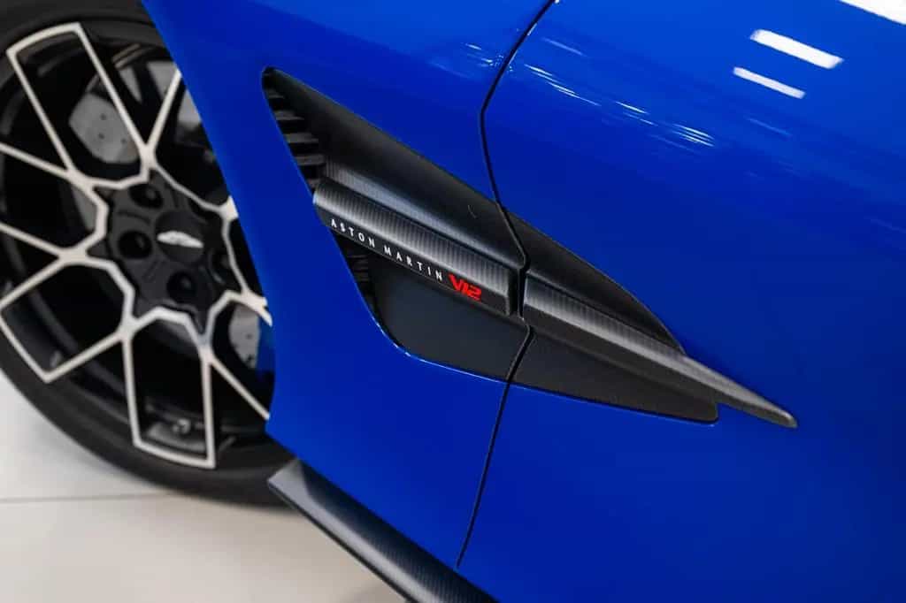 Aston Martin Vanquish Volante Full Options Titanium Exhaust 06/2025-photo-23