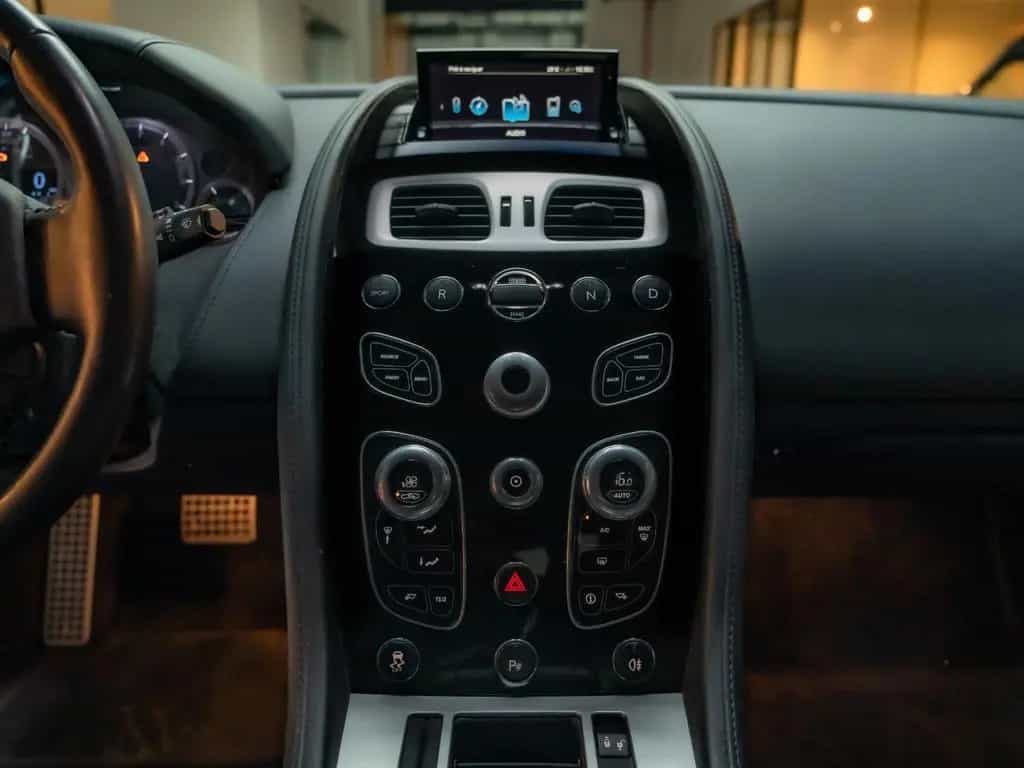 Aston Martin V8 Vantage S 02/2017-photo-11