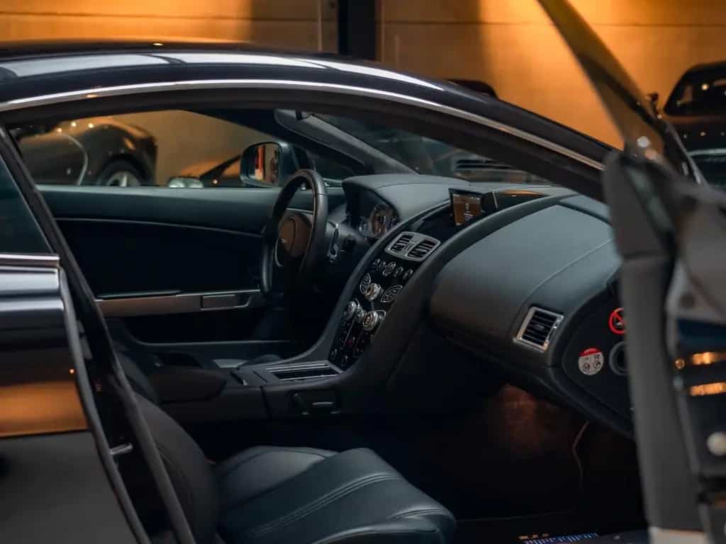 Aston Martin V8 Vantage S 02/2017-photo-12