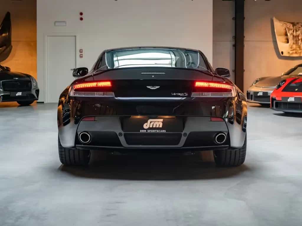 Aston Martin V8 Vantage S 02/2017-photo-2