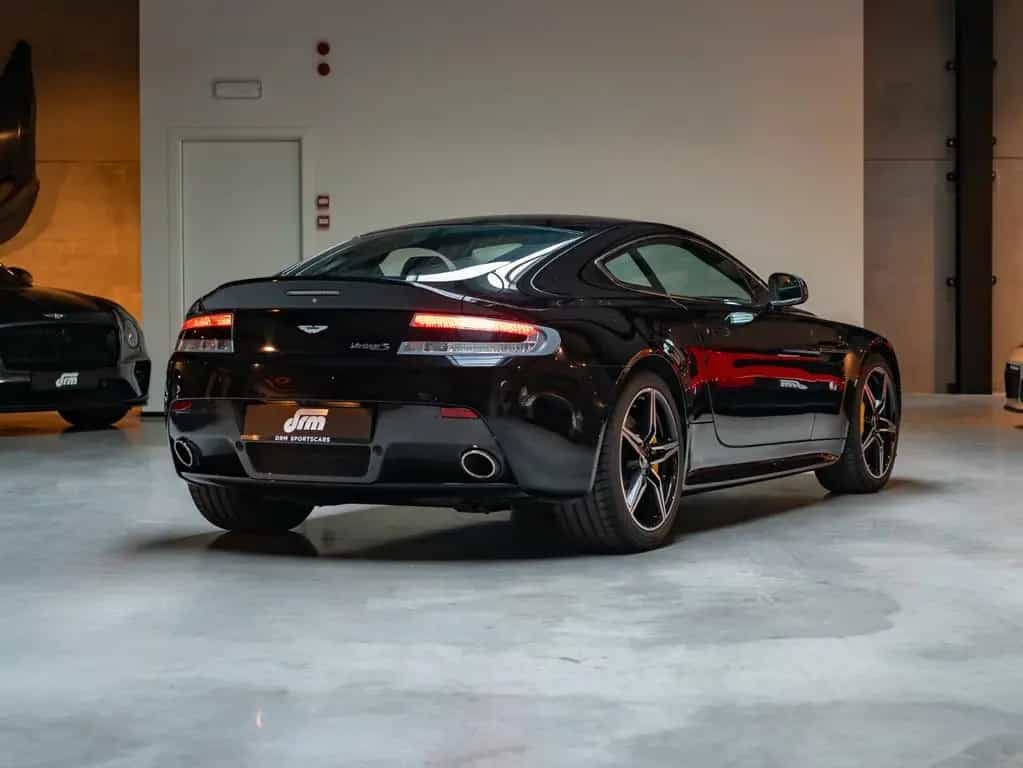 Aston Martin V8 Vantage S 02/2017-photo-3
