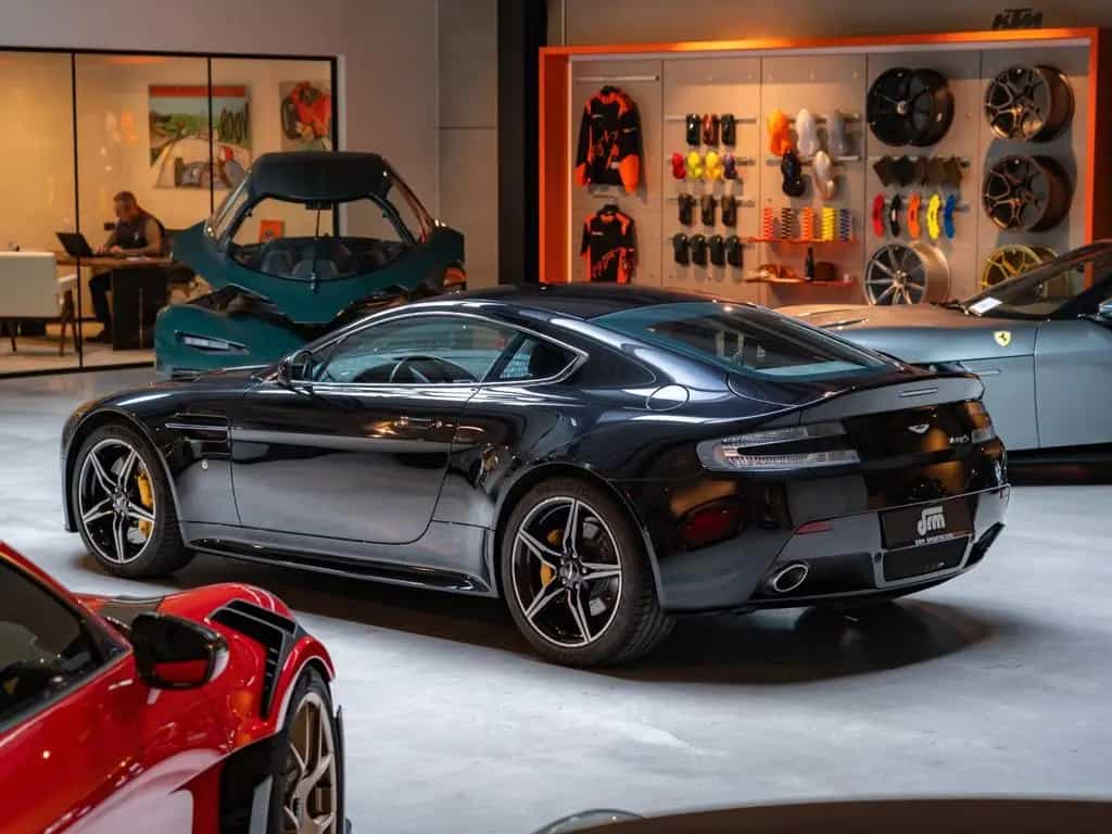 Aston Martin V8 Vantage S 02/2017-photo-5