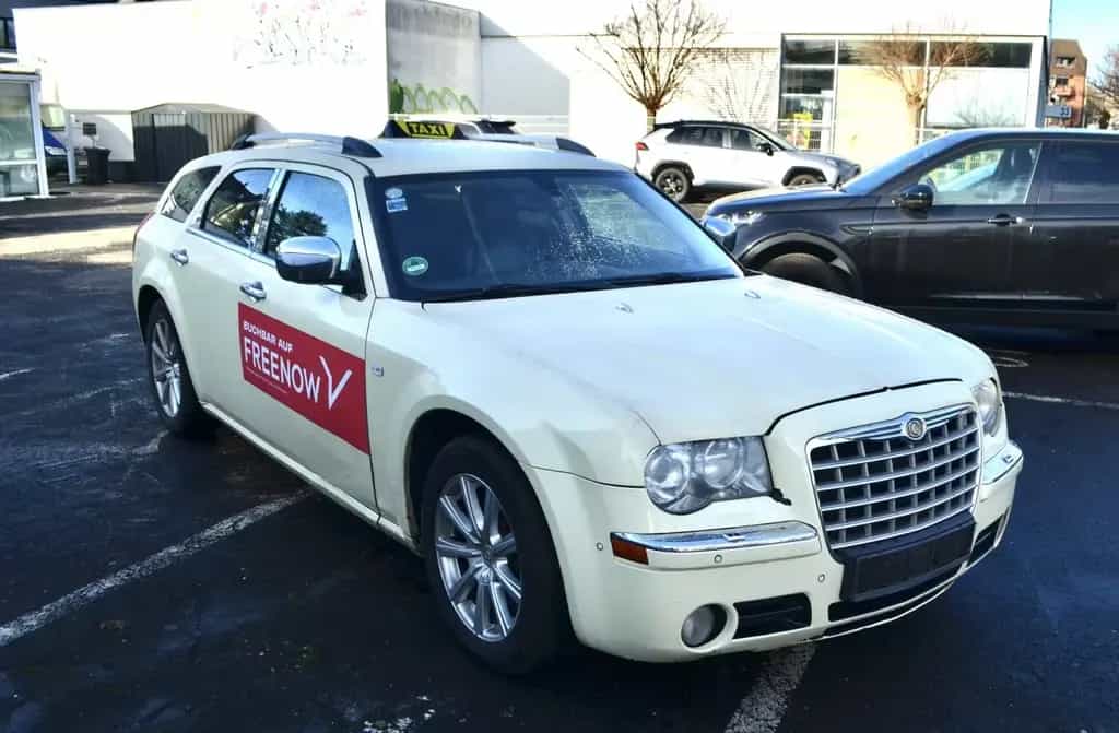 Chrysler 300C *TAXI-PAKET*LEDER*NAVI*AUTOMATIK*ALUFELGEN* 10/2010-photo-6