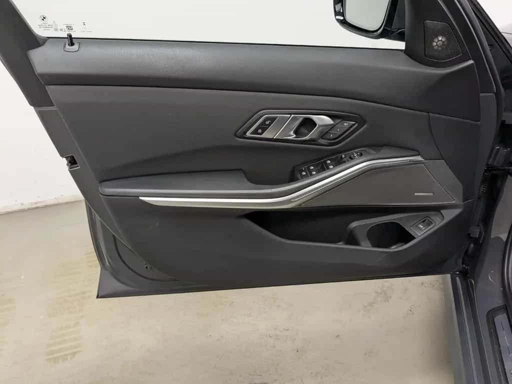 BMW 320 d Touring AHK ACC H/K DA PA AdapLED Shz 04/2023-photo-11
