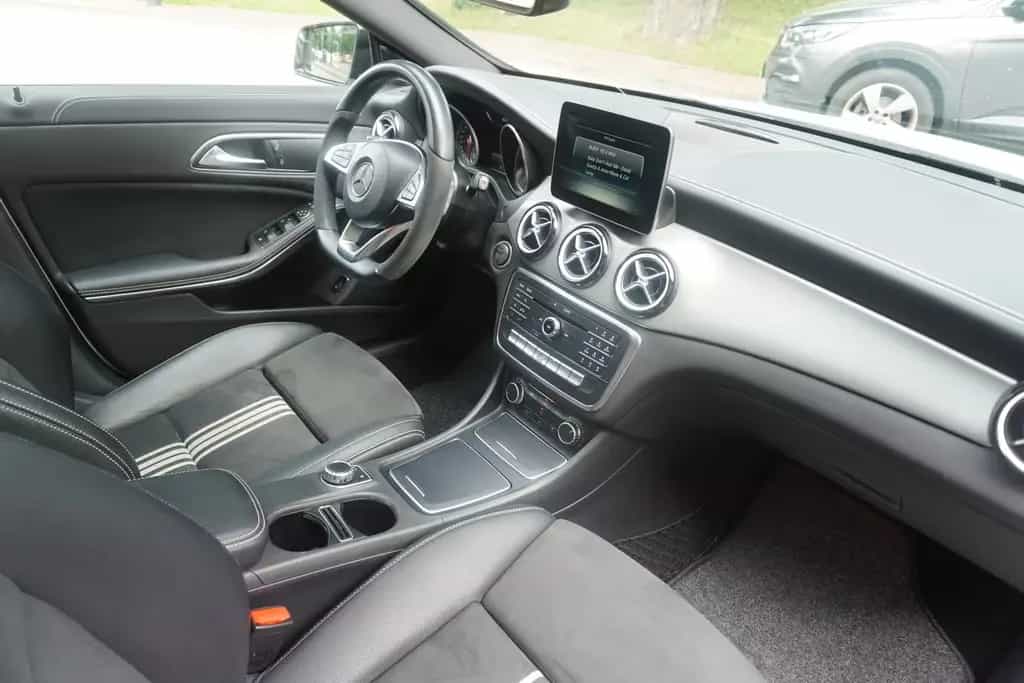Mercedes-Benz CLA 200 AMG Line 05/2017-photo-14