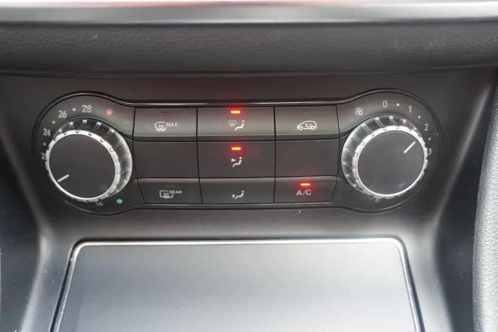 Mercedes-Benz CLA 200 AMG Line 05/2017-photo-21
