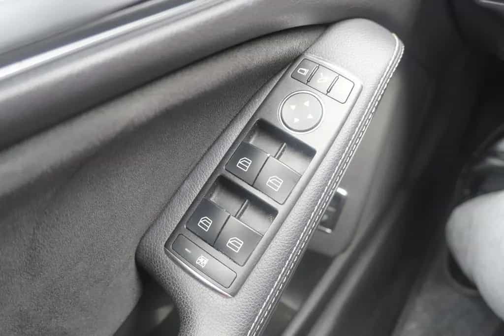 Mercedes-Benz CLA 200 AMG Line 05/2017-photo-26
