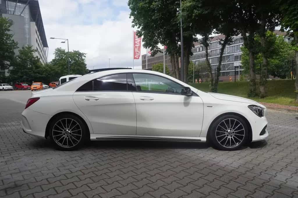Mercedes-Benz CLA 200 AMG Line 05/2017-photo-4