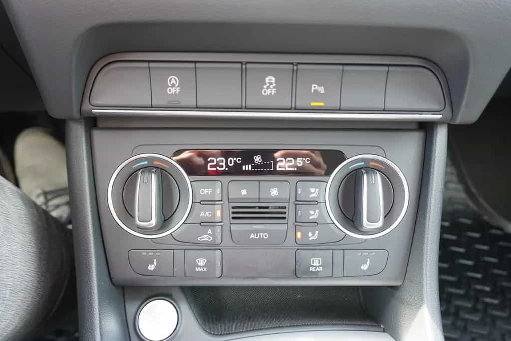 Audi Q3 1.4 TFSI S-Line LED Sitzheizung Tempomat AHK 07/2016-photo-27