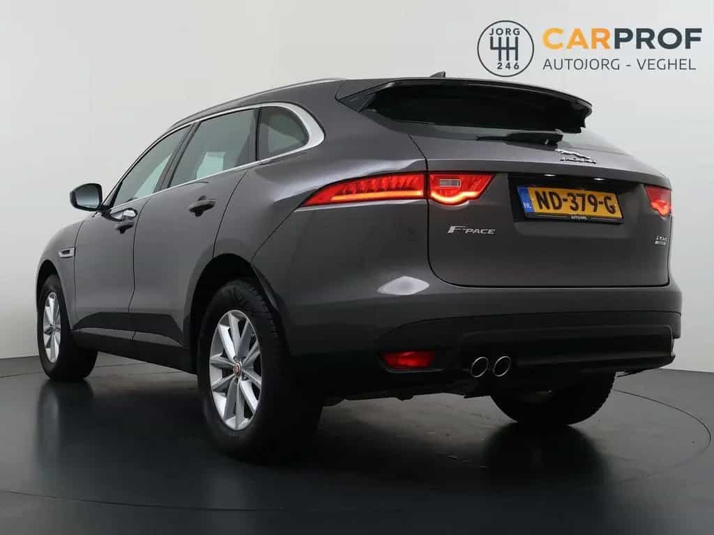 Jaguar F-Pace 2.0 Pure AWD 20d navi | kamera | AHK | 01/2017-photo-1