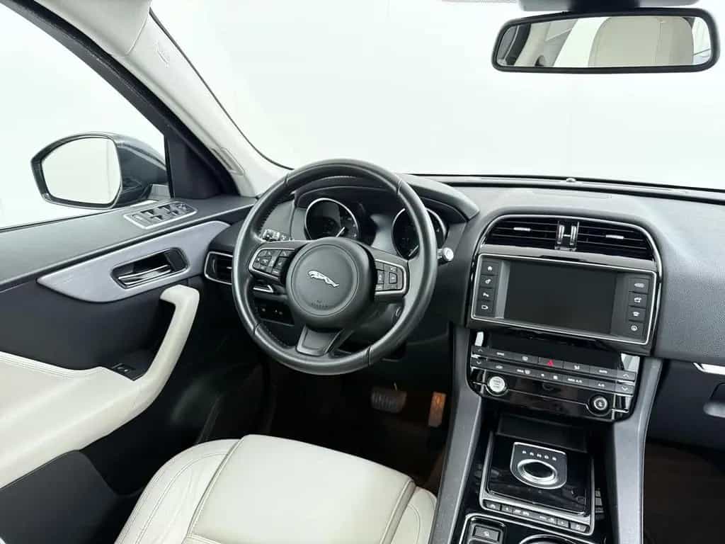 Jaguar F-Pace 2.0 Pure AWD 20d navi | kamera | AHK | 01/2017-photo-18