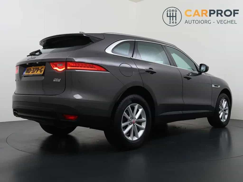 Jaguar F-Pace 2.0 Pure AWD 20d navi | kamera | AHK | 01/2017-photo-2
