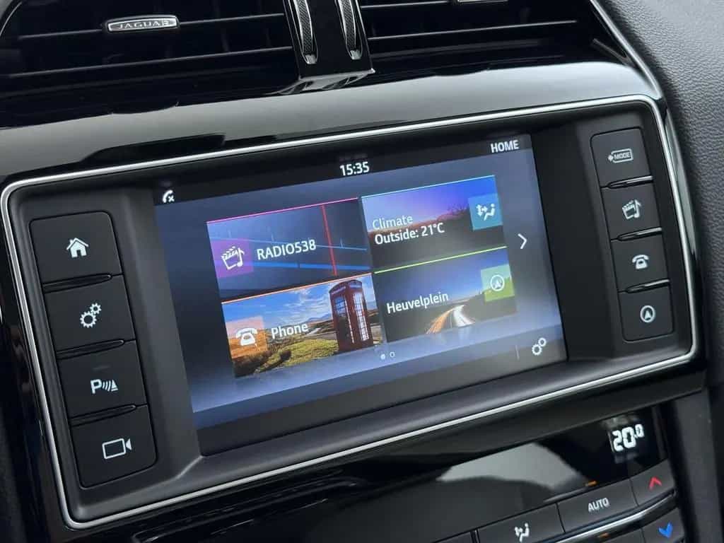 Jaguar F-Pace 2.0 Pure AWD 20d navi | kamera | AHK | 01/2017-photo-25