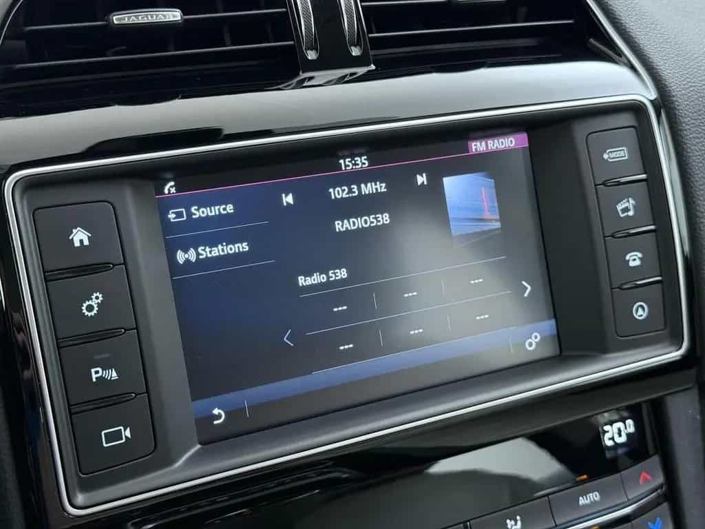 Jaguar F-Pace 2.0 Pure AWD 20d navi | kamera | AHK | 01/2017-photo-27