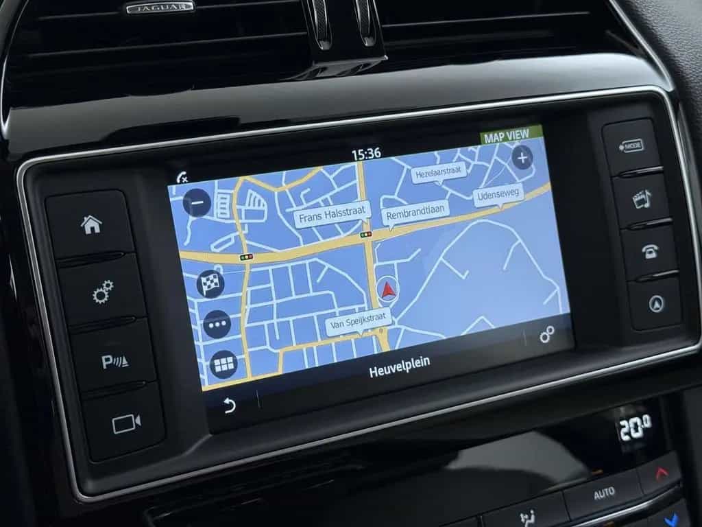 Jaguar F-Pace 2.0 Pure AWD 20d navi | kamera | AHK | 01/2017-photo-31