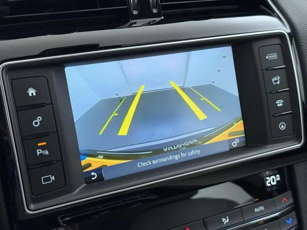 Jaguar F-Pace 2.0 Pure AWD 20d navi | kamera | AHK | 01/2017-photo-32