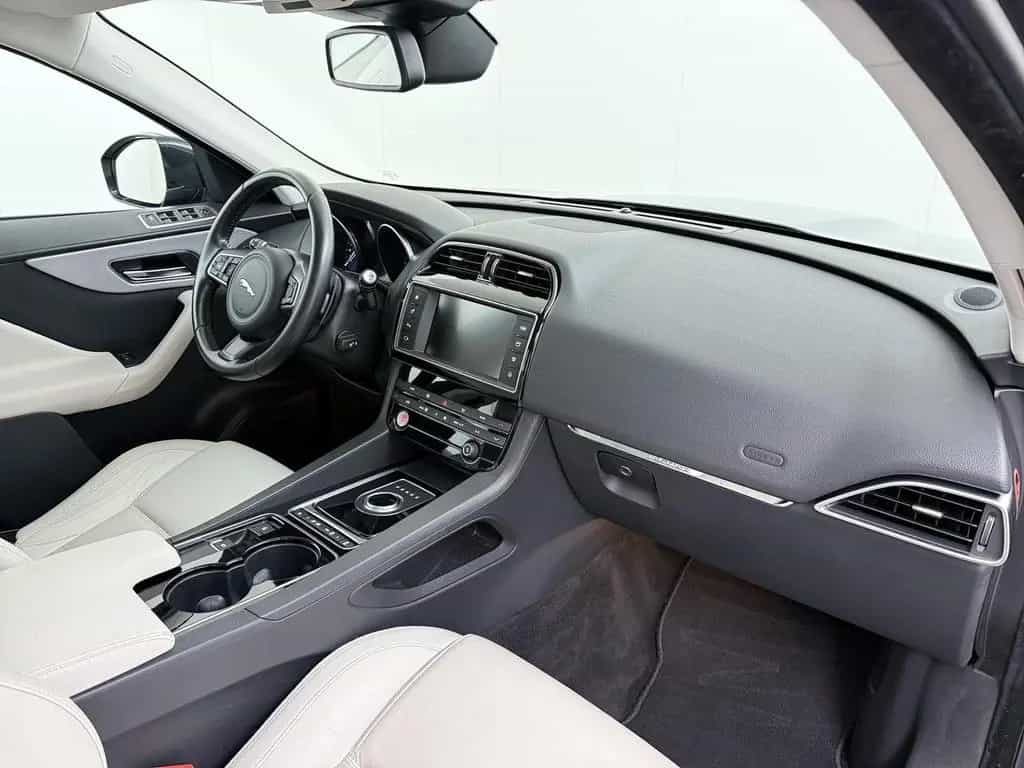 Jaguar F-Pace 2.0 Pure AWD 20d navi | kamera | AHK | 01/2017-photo-36
