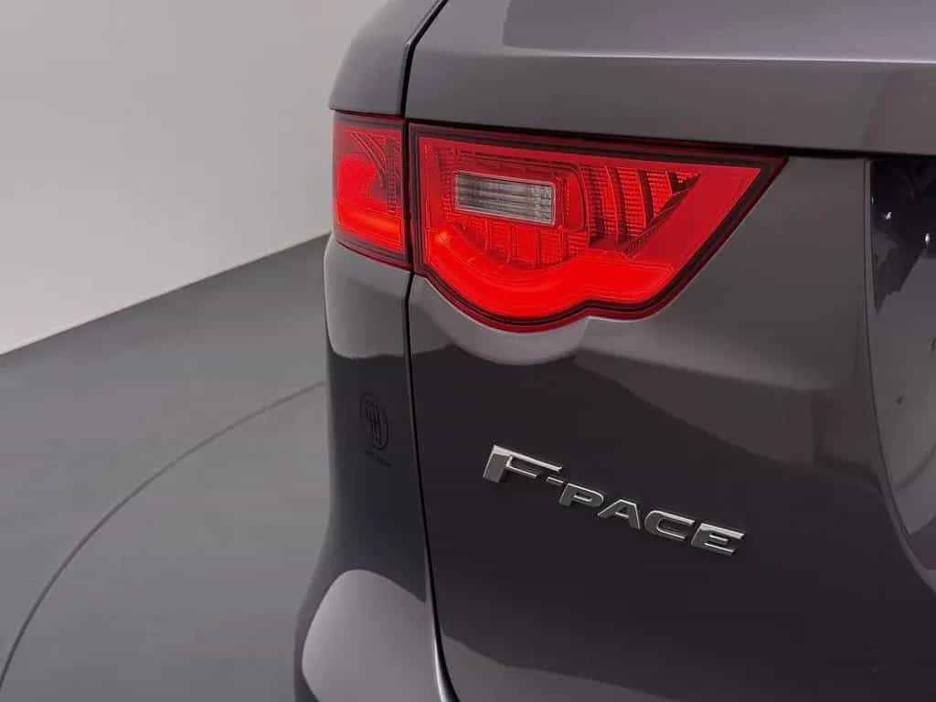 Jaguar F-Pace 2.0 Pure AWD 20d navi | kamera | AHK | 01/2017-photo-4