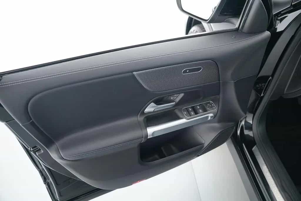 Mercedes-Benz GLB 180 D 8G-DCT 07/2021-photo-34
