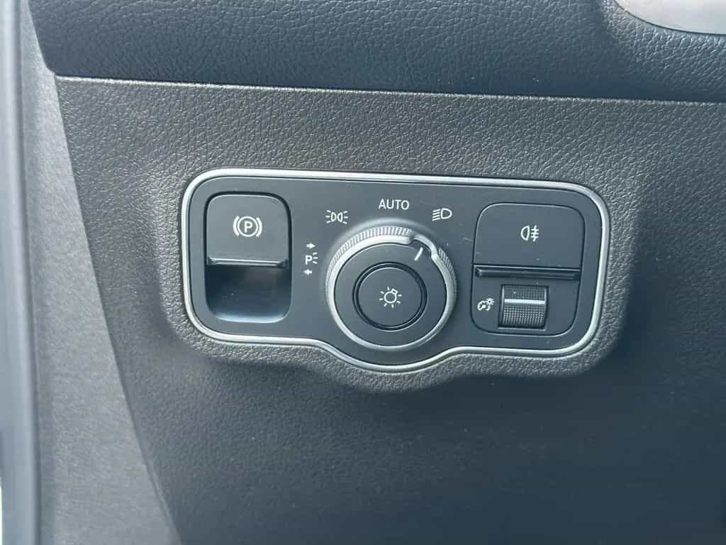 Mercedes-Benz GLB 250 AMG LED CARPLAY PANO KAMERA 7-SITZER SHZ 04/2021-photo-28