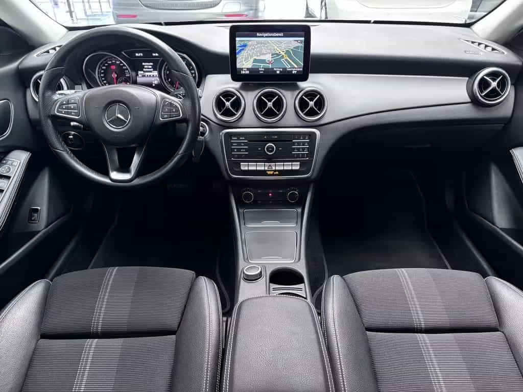 Mercedes-Benz CLA 200 Shooting Brake AUTOMAT+PANO+NAV+LED+DIST 09/2016-photo-4