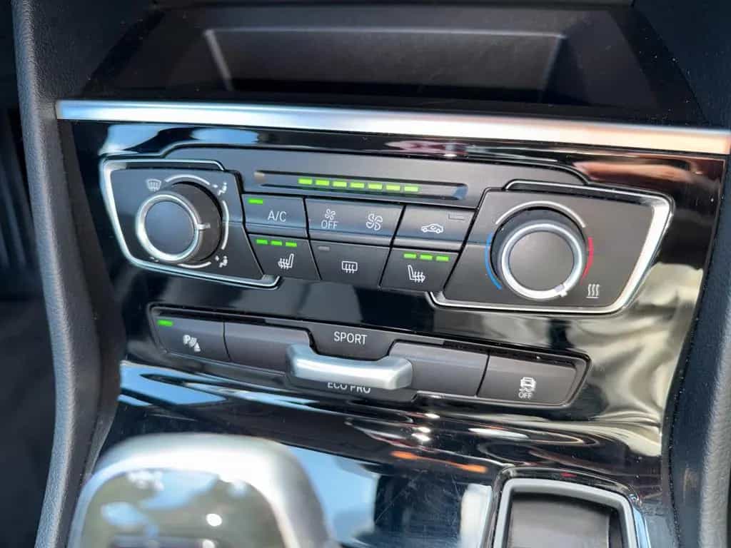 BMW 218 SPORT LINE-AHK-PDC-SHZ-UNFALLFREI--SCHECKHEFGEPF 04/2018-photo-28