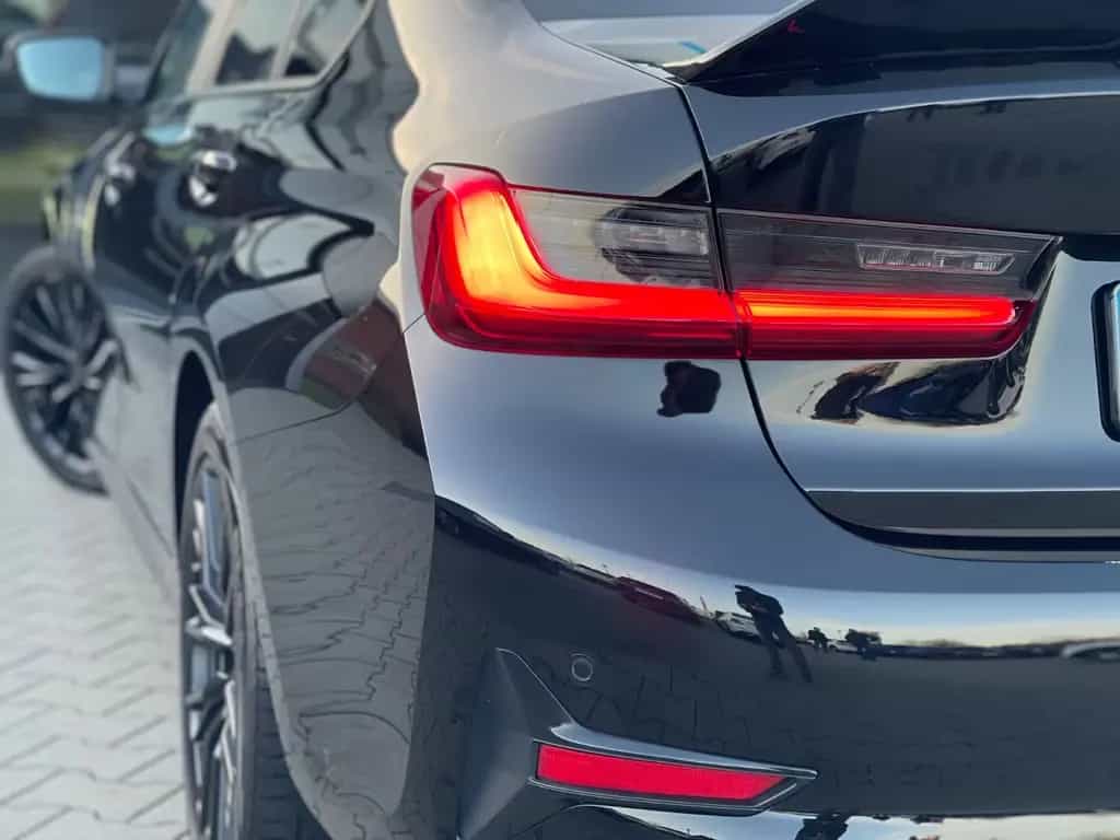 BMW 318 i Limousine Advantage Heckspoiler M-Felgen 09/2021-photo-10