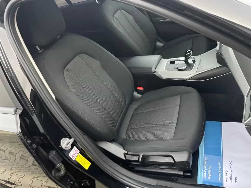 BMW 318 i Limousine Advantage Heckspoiler M-Felgen 09/2021-photo-16