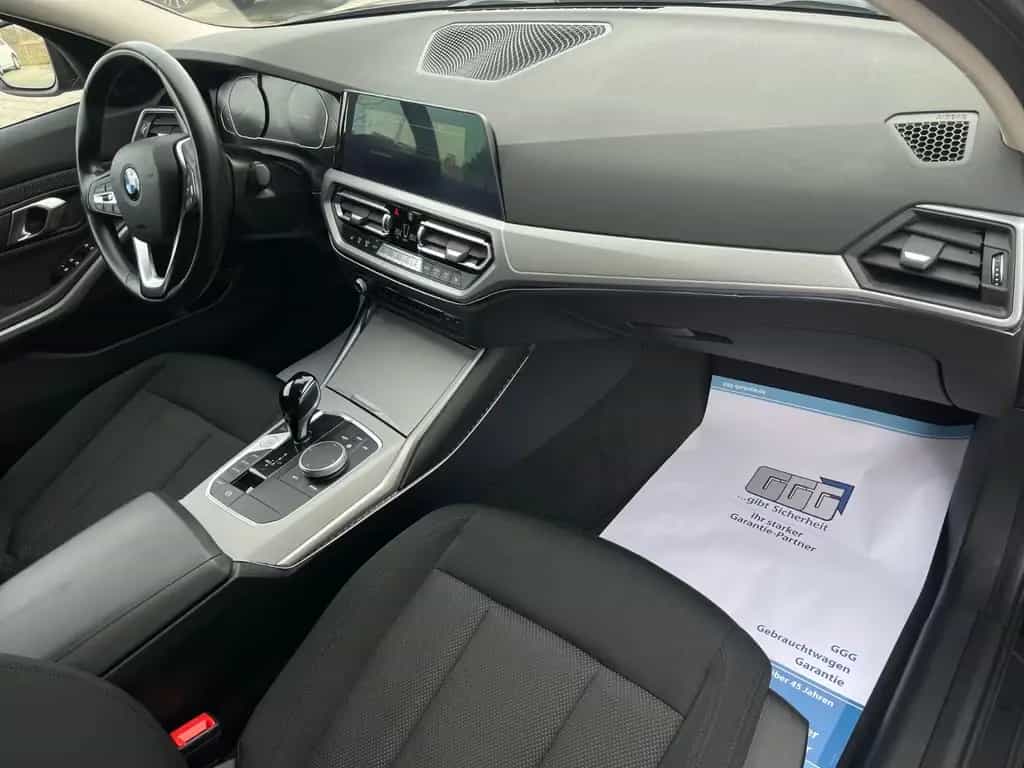 BMW 318 i Limousine Advantage Heckspoiler M-Felgen 09/2021-photo-17