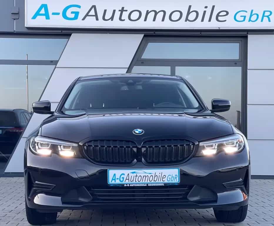 BMW 318 i Limousine Advantage Heckspoiler M-Felgen 09/2021-photo-3