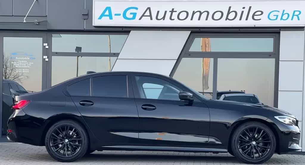 BMW 318 i Limousine Advantage Heckspoiler M-Felgen 09/2021-photo-4