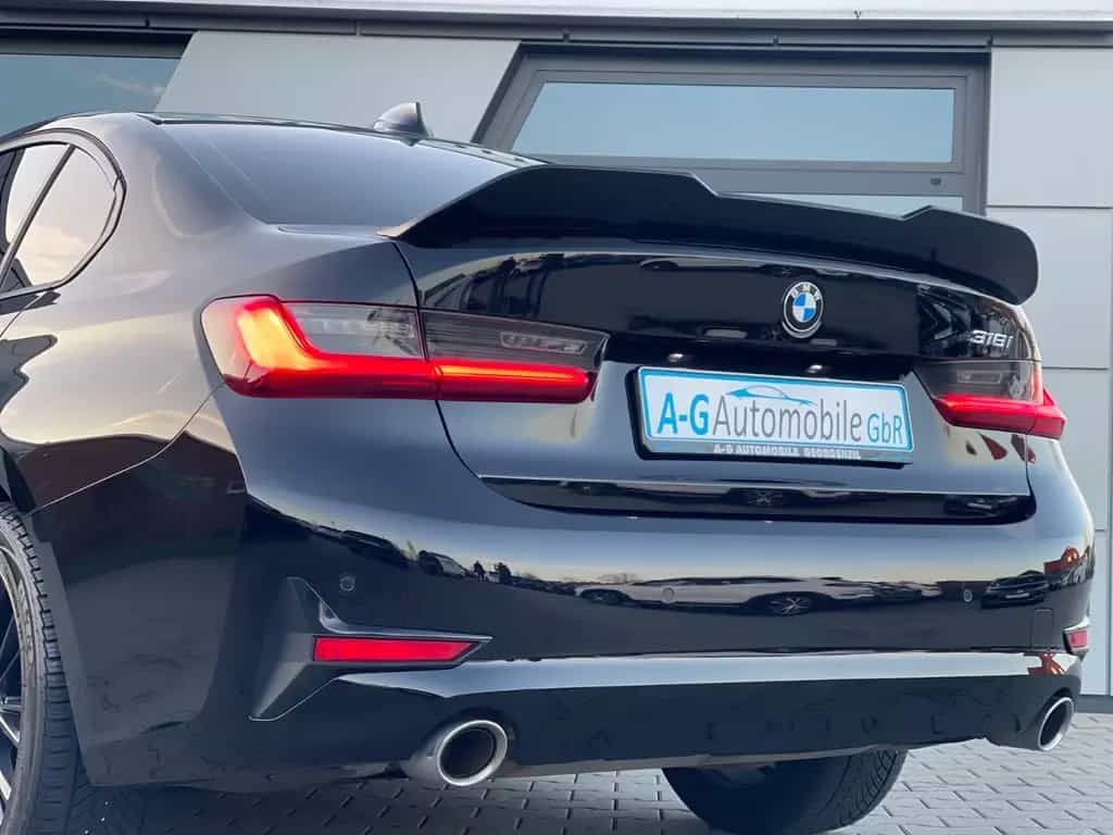 BMW 318 i Limousine Advantage Heckspoiler M-Felgen 09/2021-photo-9