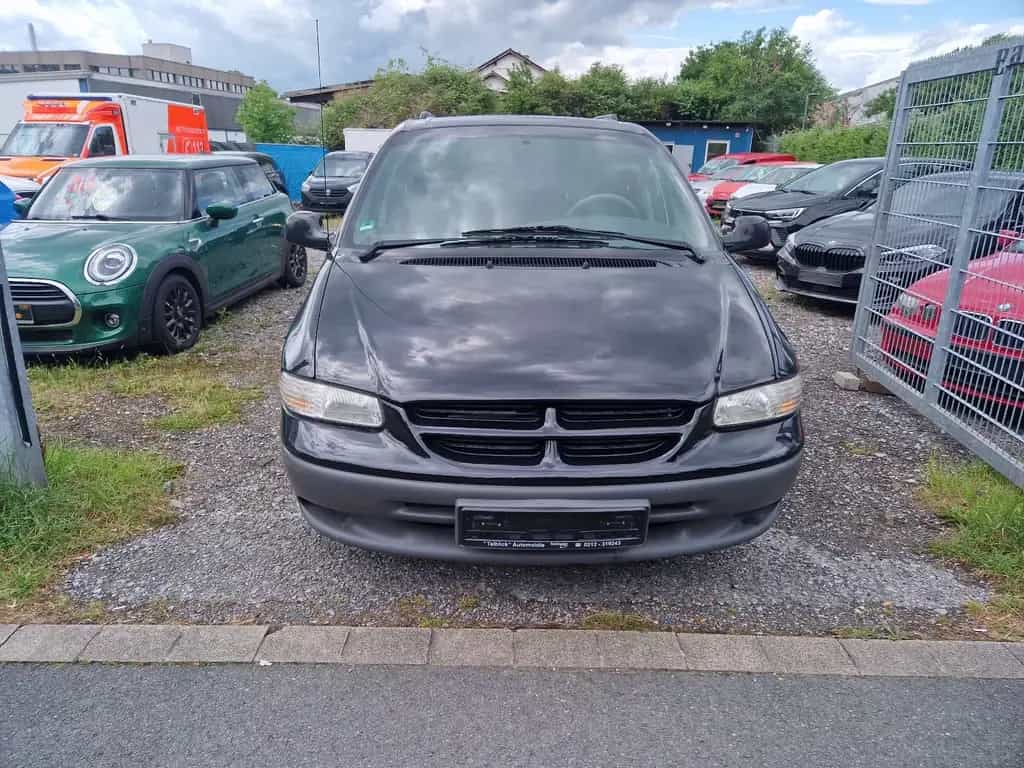 Chrysler Grand Voyager LX 3.3 V6 Leichenwagen 11/1996-photo-0