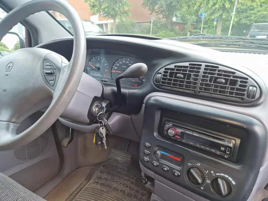 Chrysler Grand Voyager LX 3.3 V6 Leichenwagen 11/1996-photo-11