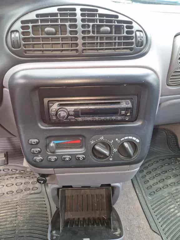 Chrysler Grand Voyager LX 3.3 V6 Leichenwagen 11/1996-photo-14
