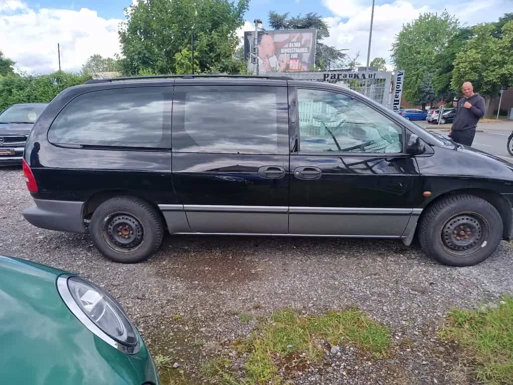 Chrysler Grand Voyager LX 3.3 V6 Leichenwagen 11/1996-photo-6
