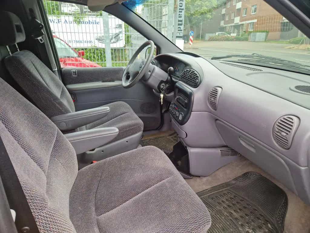 Chrysler Grand Voyager LX 3.3 V6 Leichenwagen 11/1996-photo-9